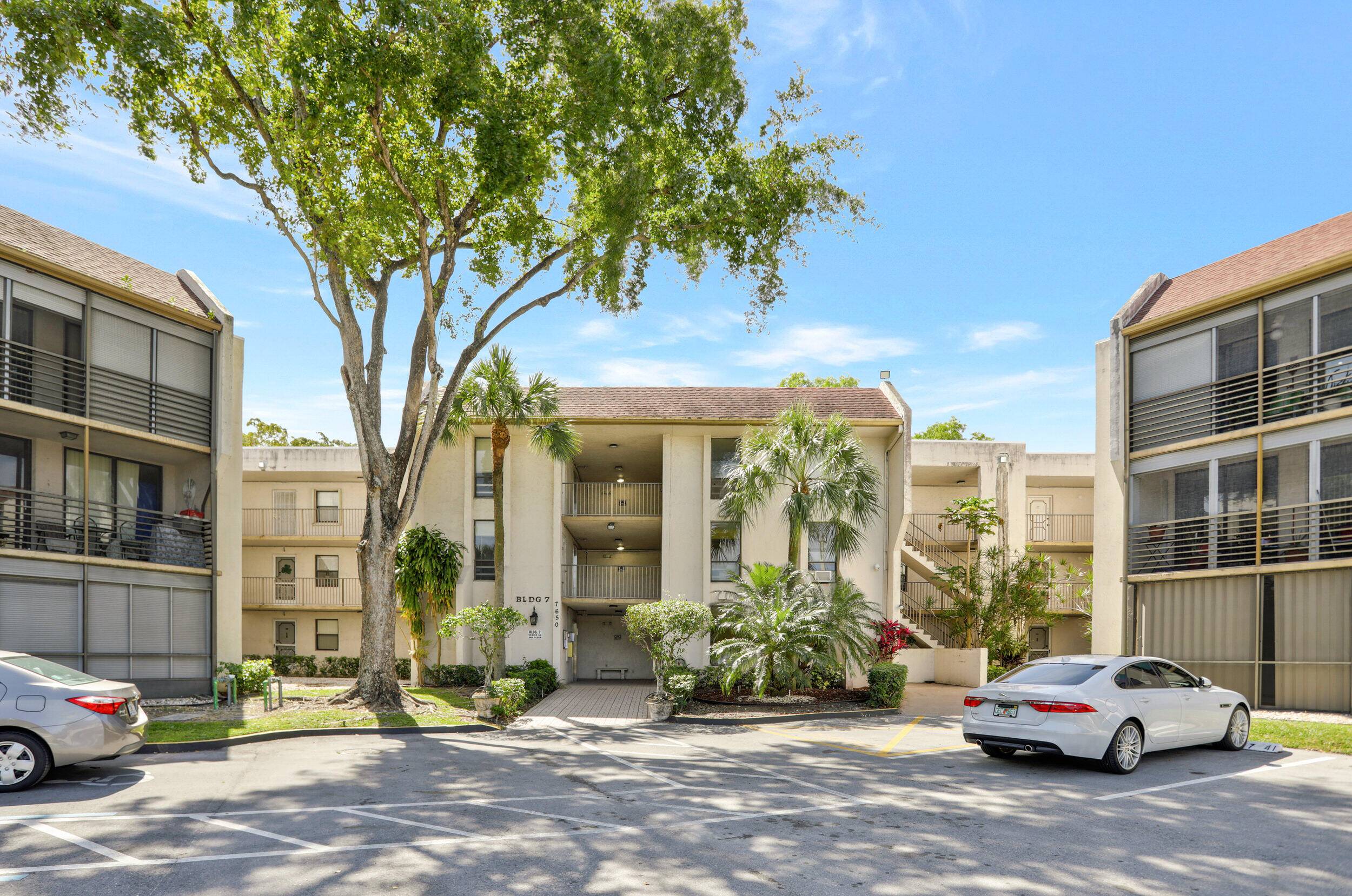 This unit is priced to sell, make this 3rd floor unit home sweet home in this quiet 55 community located in central Tamarac and close to all major stores and ...