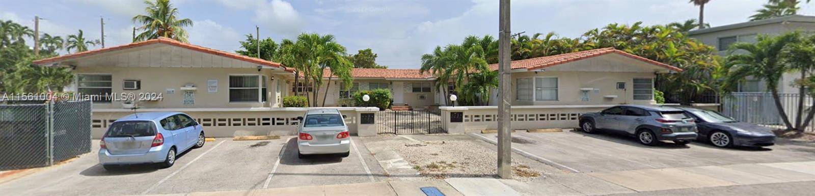 Fully updated and well maintained 8 unit property on large 12, 516 SF lot located in east Shorecrest Unit breakdown 2 2 1 units, 4 1 1 units, 2 studios ...