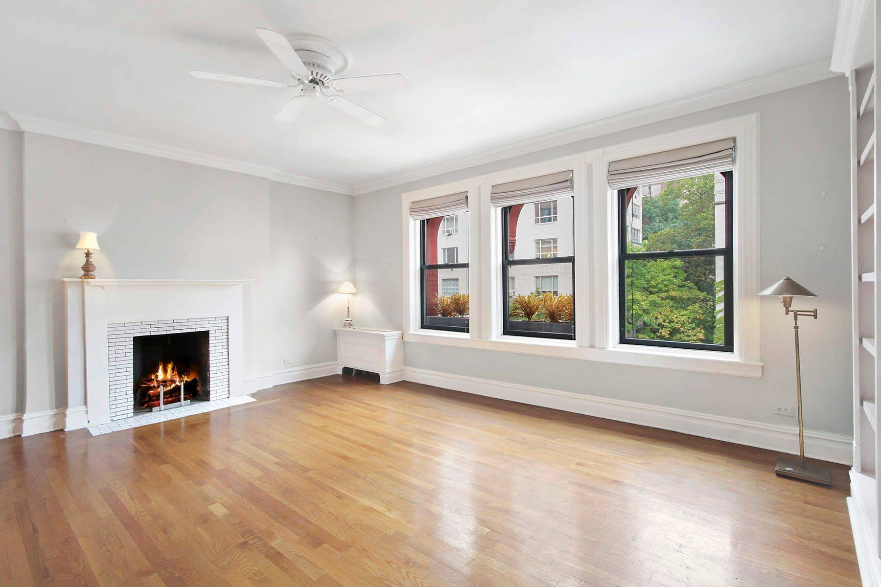 Located in the Carnegie Hill Historic District amidst Madison Avenue's fine shops and restaurants, this full floor one bedroom, one and a half bath rental boasts bright East and West ...