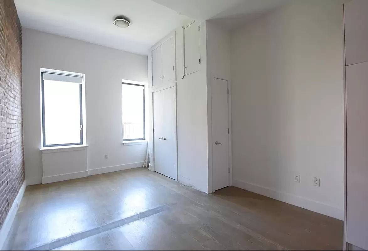 Welcome home to your gorgeously renovated 2BR with in unit washer dryer in a prime Lower East Side location Allen and Delancey Streets.