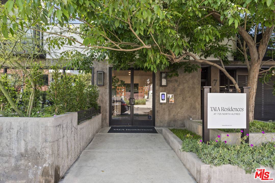 725 N Alfred St 2BR Sunset Strip La