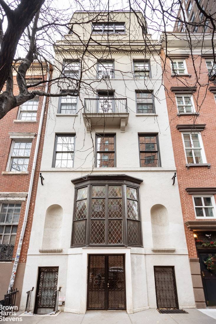 GREENWICH VILLAGE GARDEN DUPLEX APARTMENT The 71 West Washington Place, Garden Apartment is a stunning duplex residence in the coveted Greenwich Village neighborhood.