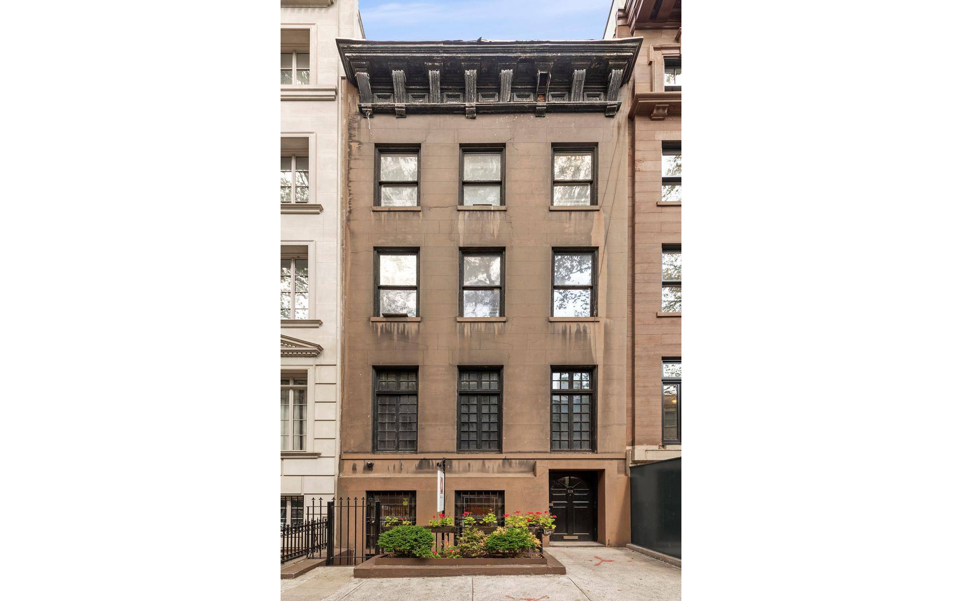 Built among the leafy homes of Manhattan's elite, the elegant, south facing 115 East 64th Street brownstone townhouse is located in the heart of the Upper East Side.