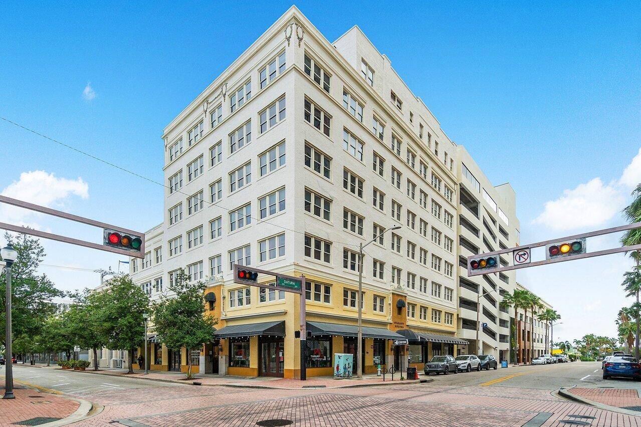 Spectacular corner office available in the Guaranty Building in downtown West Palm beach !