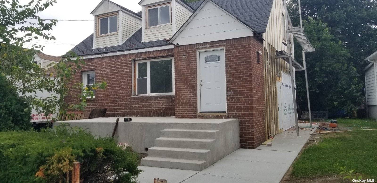 A Beautiful Whole House Rental in Hicksville is here !