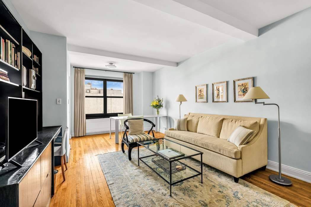In a peaceful 8th floor corner in one of Chelsea's most desirable prewar full service cooperatives sits this gracious one bedroom.