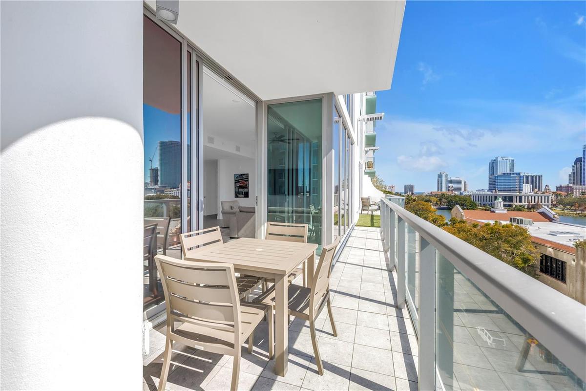 Oversized balcony great for entertaining