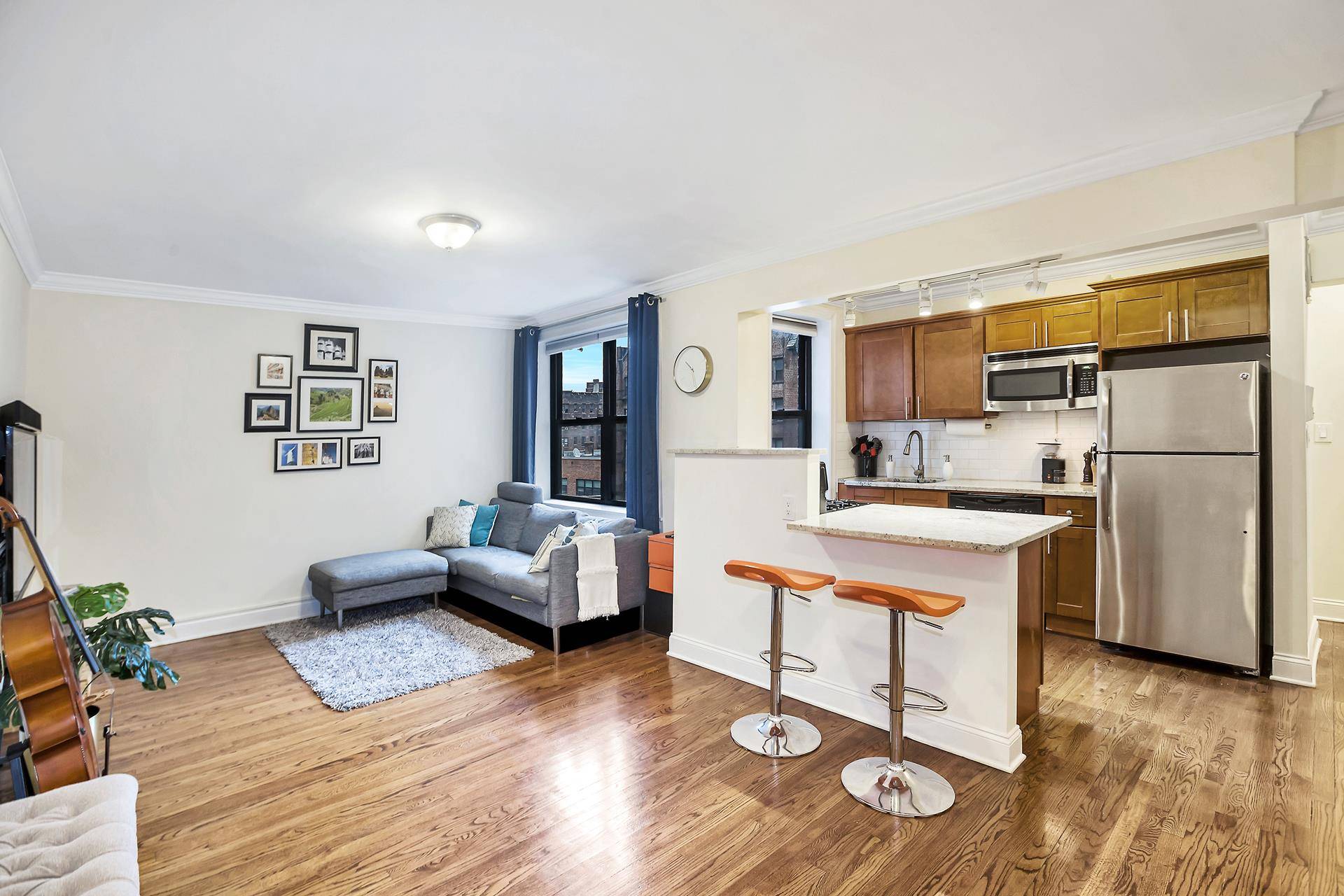 Welcome Home ! ! 4G is a nearly 900 square foot two bedroom 2BR one bath 1BA apartment with both north and east exposures, located in the Hudson Heights section ...