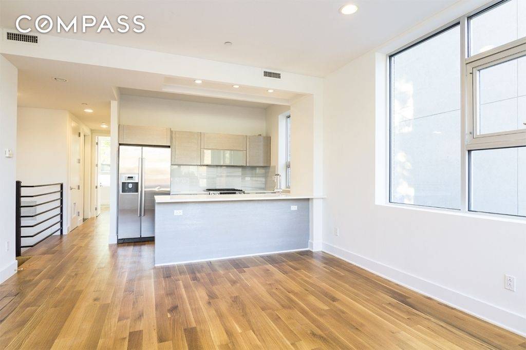 Gigantic 1673 SF Duplex 3 Bed 2 bath Conversion near McCarren Park 3950 NO FEEThis luxurious and spacious duplex convertible 3 bedroom, 2 bath apartment is located just steps from ...