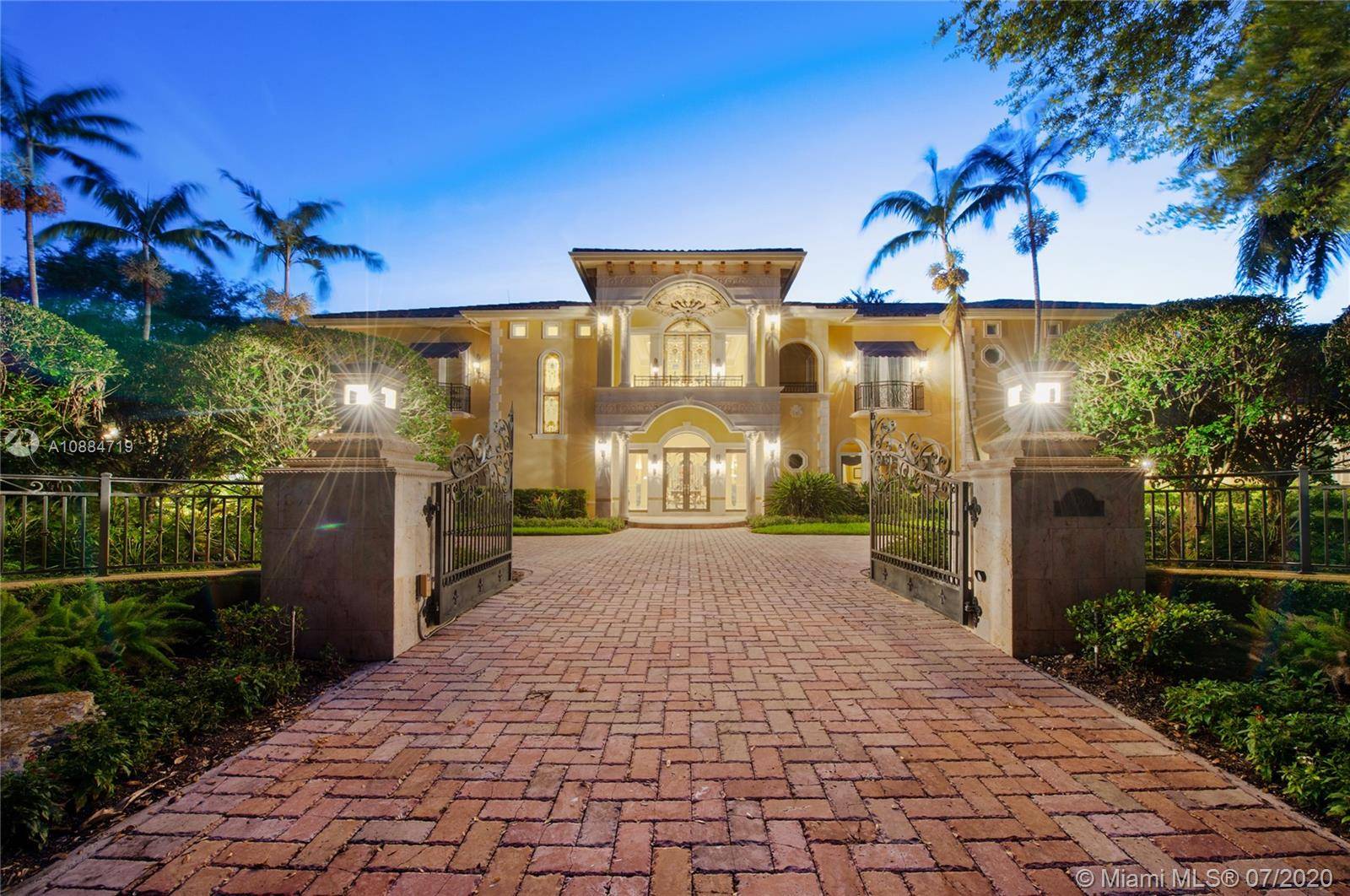 Grand and gorgeous ! ! This stunning estate designed with timeless elegance combined with all luxurious comforts.