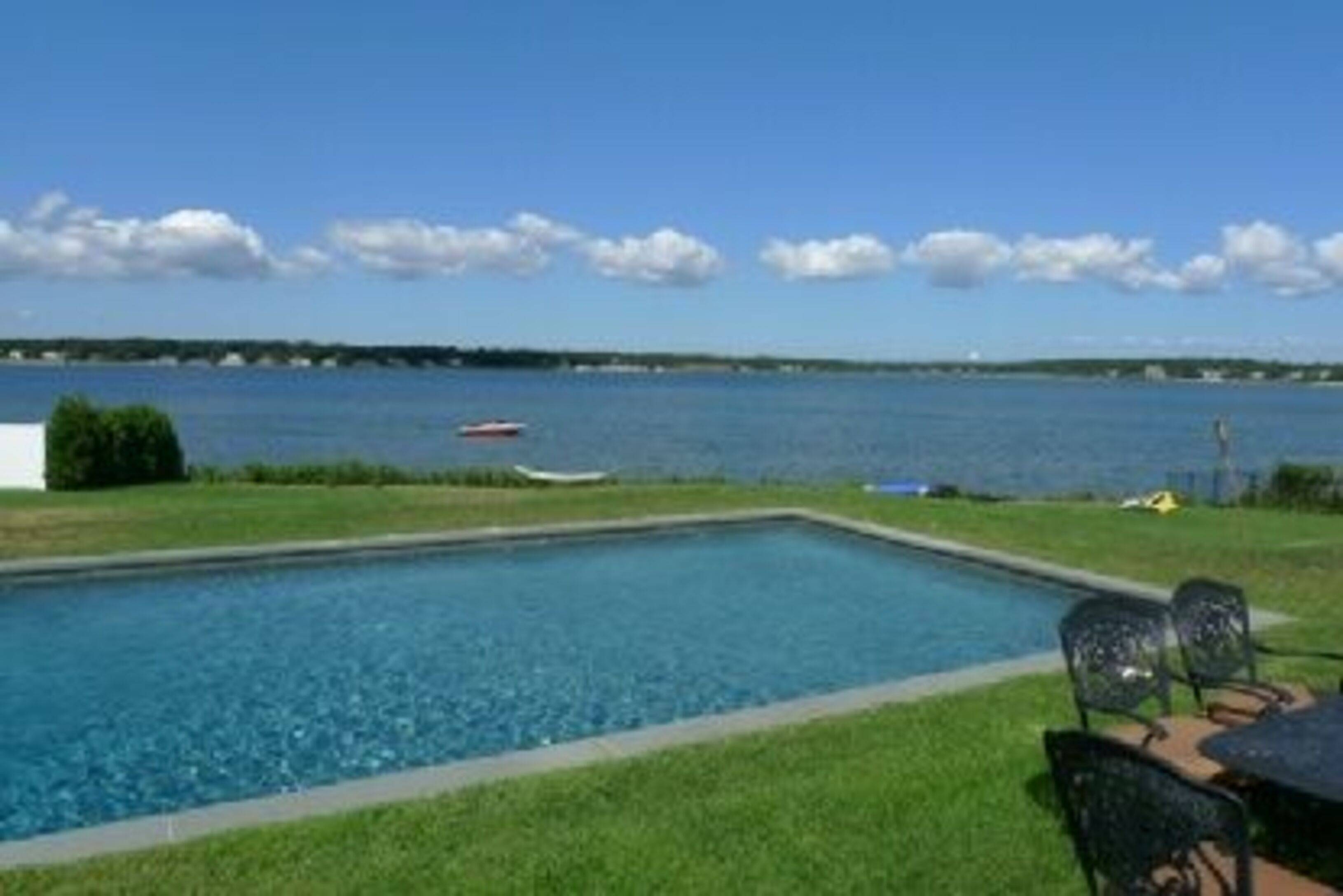 Murphy Drive Bayfront 5 Br With Pool & Dock!