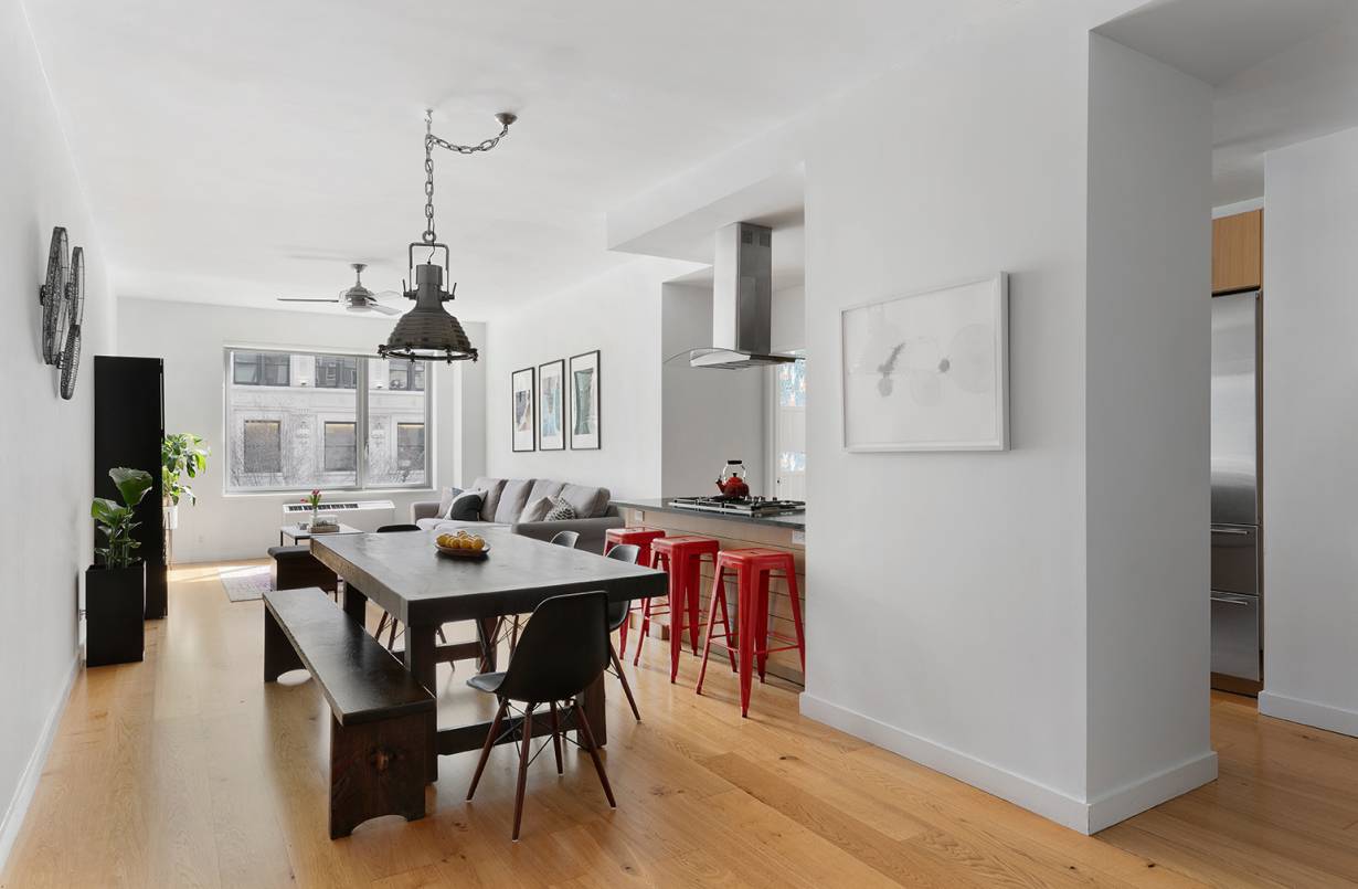 BEAUTIFUL 2 BEDROOM 2. 5 BATHROOM IN NYC'S MOST DESIRED NEIGHBORHOOD100 West 18th Street offers is a SUN DRENCHED split 2 bedroom 2.