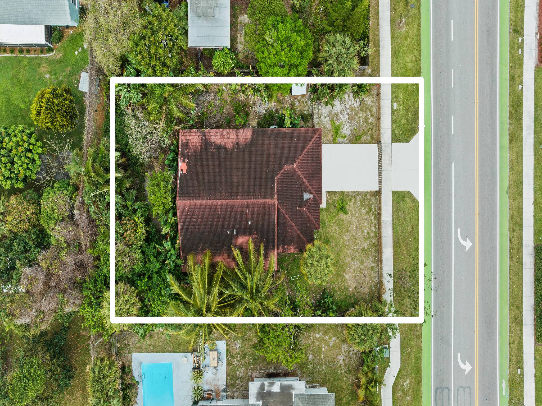 Prime lot in Delray Beach by several new constructions projects.