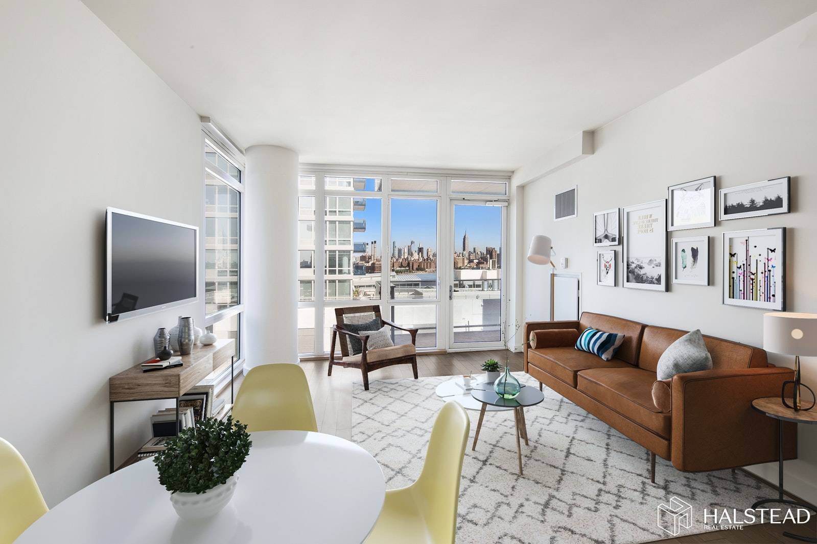 This highly coveted luxury 1 bed, 1 bath line features the best direct water and city views of any one bedroom in Williamsburg, boasting a balcony, a gourmet kitchen with ...