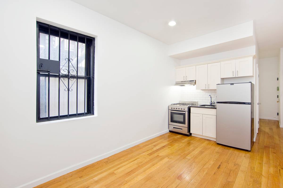 Apartment Details Queen Size Bedrooms Renovated Kitchens With Stainless Steel Appliances and New Cabinetry Renovated Bathrooms Large Living Room With Natural Light Natural Light in All Bedrooms High Ceilings Building ...