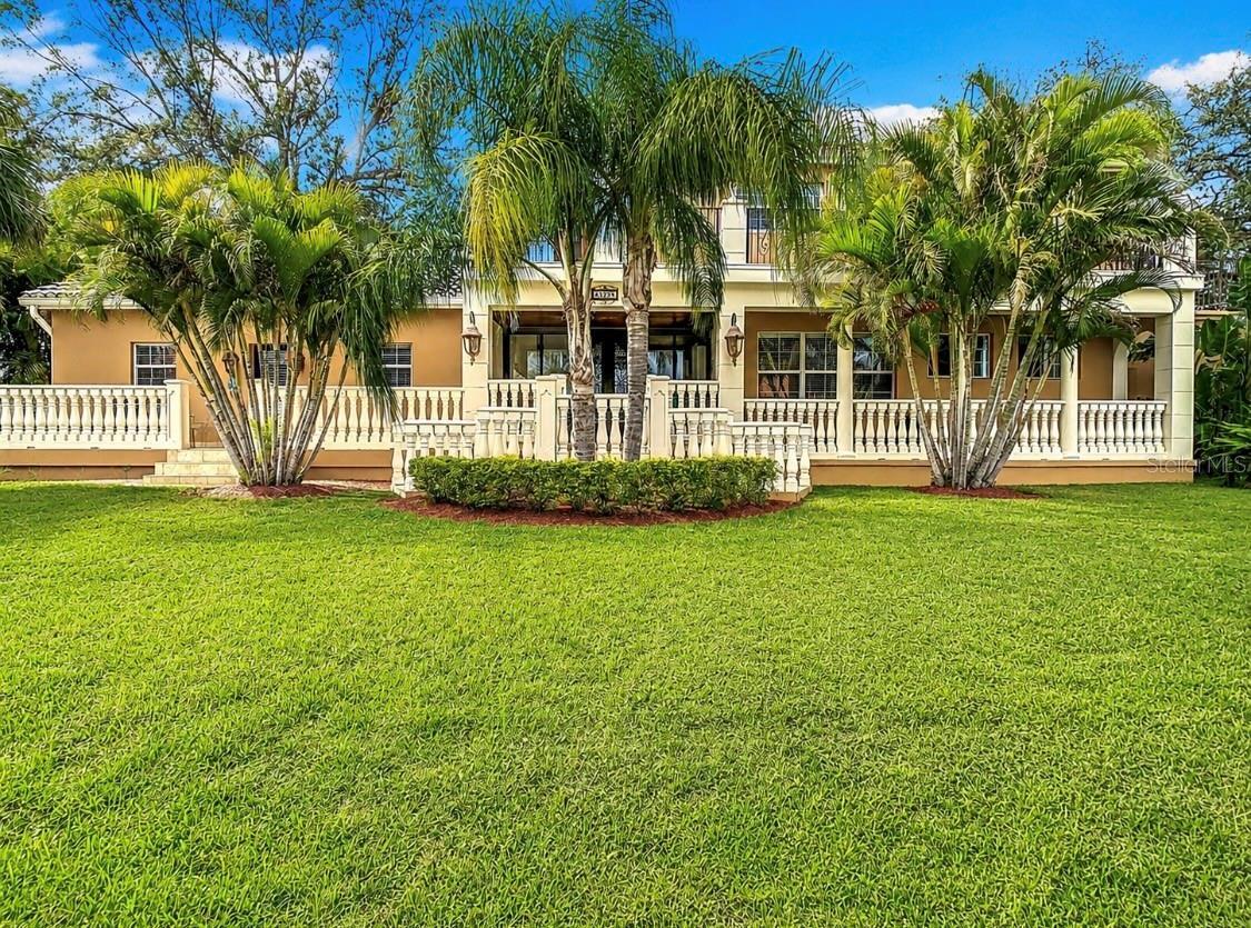 Large Yard in front and back
