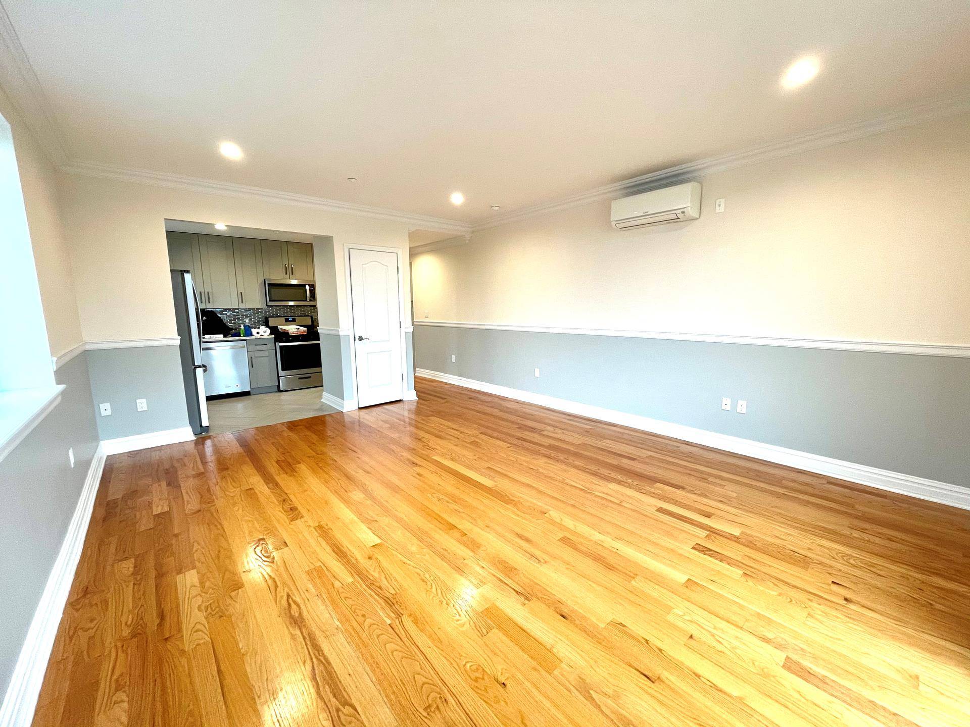 Enter this beautiful 2BR apartment in Windsor Terrace !