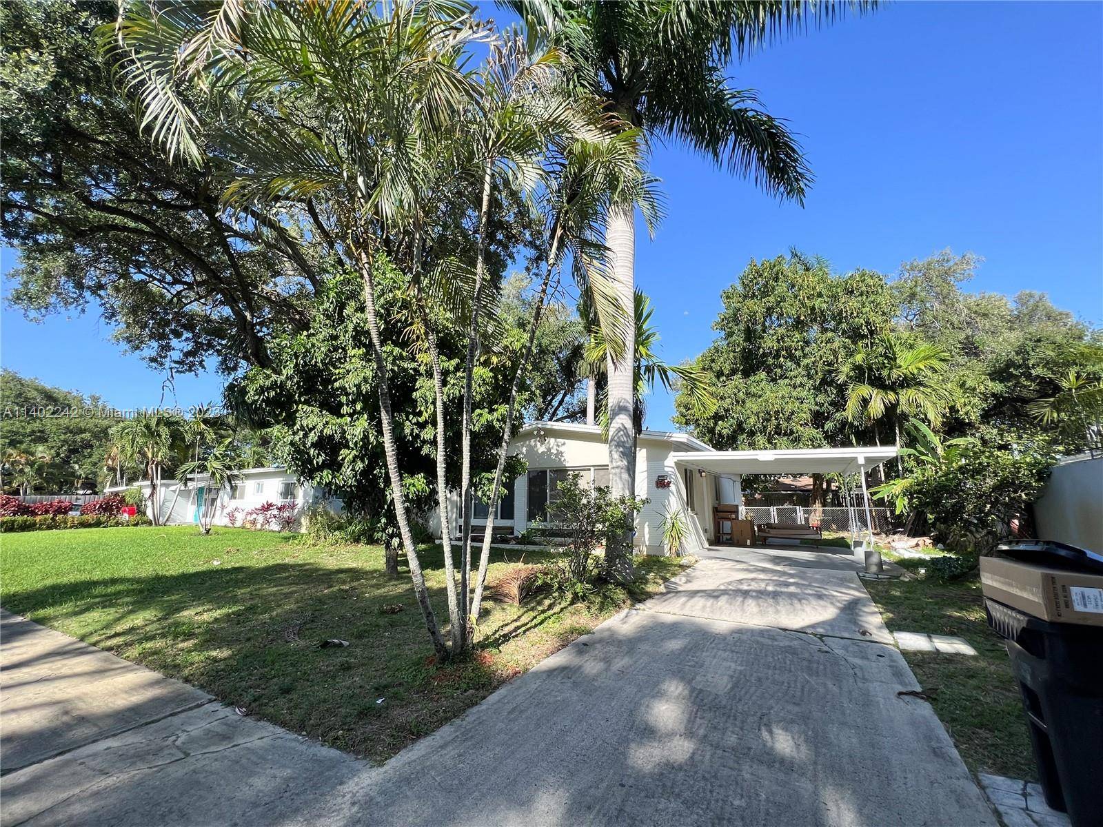 Fully furnished private paradise in the middle of the famous Shady Banks neighborhood.