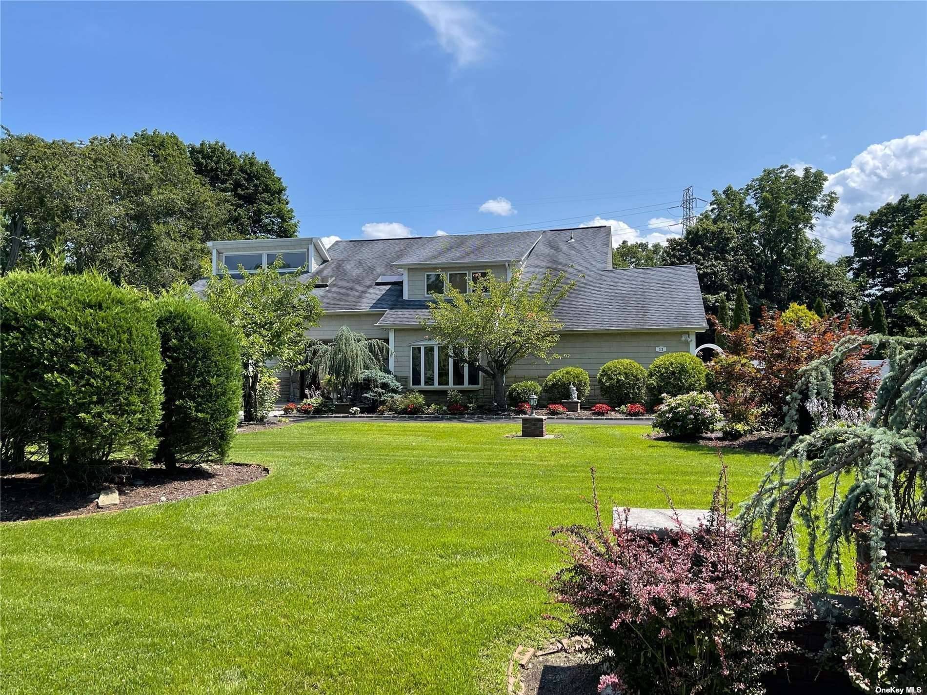 Roslyn Harbor Spectacular 5 Bedroom Contemporary in Excellent moving conditions, Home Sits on 1 ACRE plus in Exquisite, Quiet, Residential Neighborhood with desirable Roslyn schools.