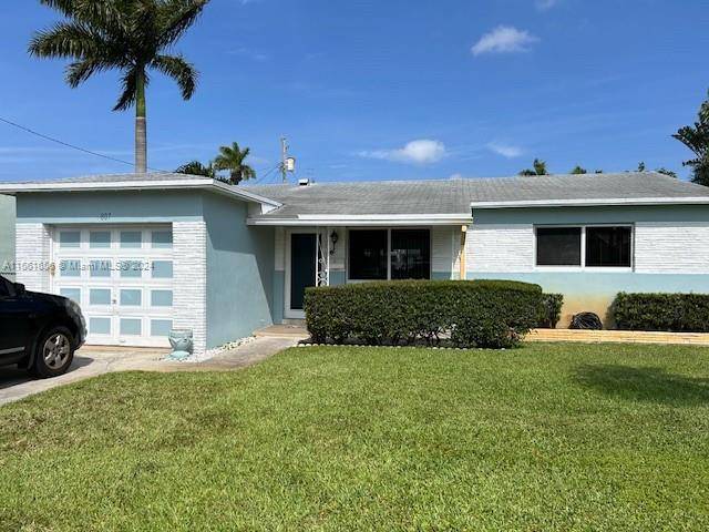 This cozy home of 2 bedrooms 1 bathroom, has a large dining living room and a great florida room.
