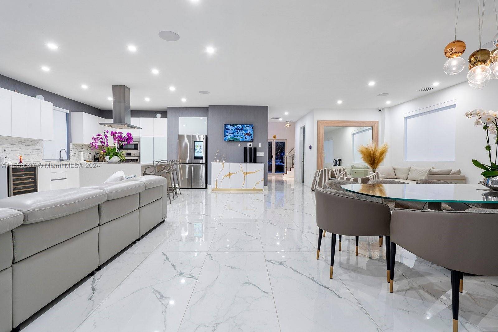 This Spectacular Corner Single family home at Modern Doral features a open floor on first floor, high ceilings, fully upgrades 200k Interior designed decoration that includes Italian porcelanato and wood ...