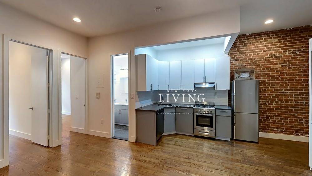 Available nowBeautiful spacious 2BR 1BA renovated apartment !