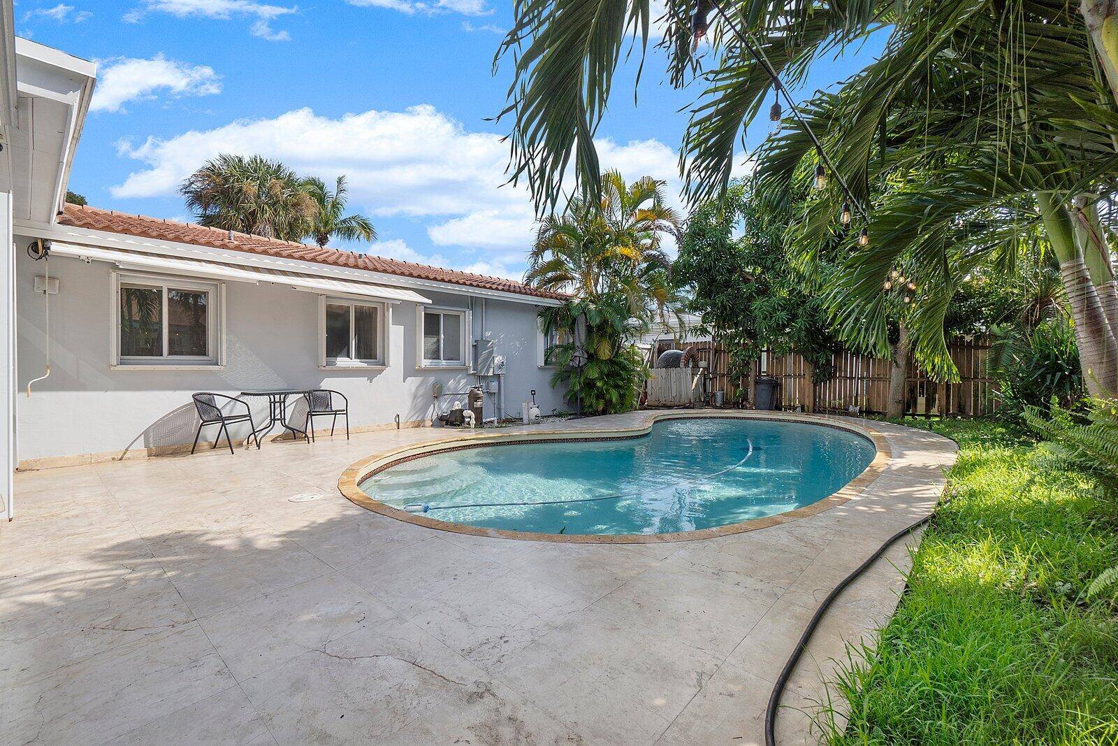 Let me show you this beautiful TURNKEY corner home located within walking distance to Pompano Beach, it features 3 BEDS 3 BATHS 1 CAR GARAGE, a screened patio, a pool ...