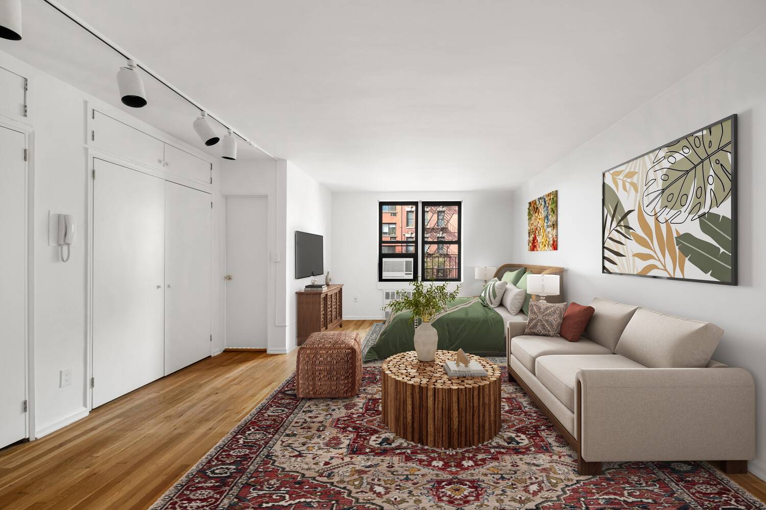 Spacious Upper East Side Studio with Exceptional Closet Space amp ; Windowed Bath Welcome to this bright and inviting studio condo located in the heart of Manhattan's desirable Upper East ...