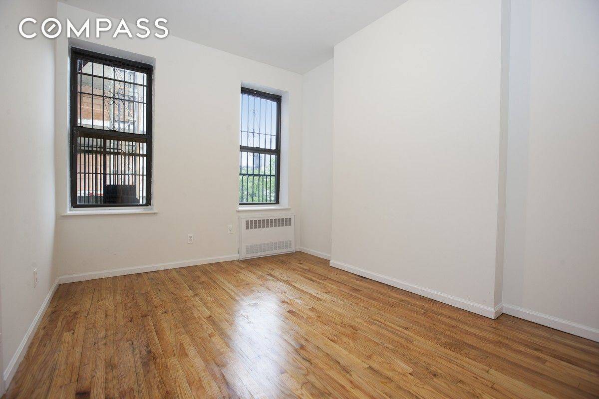 Spacious 1 Bedroom in PRIME LES with private balcony ready for a June move in.