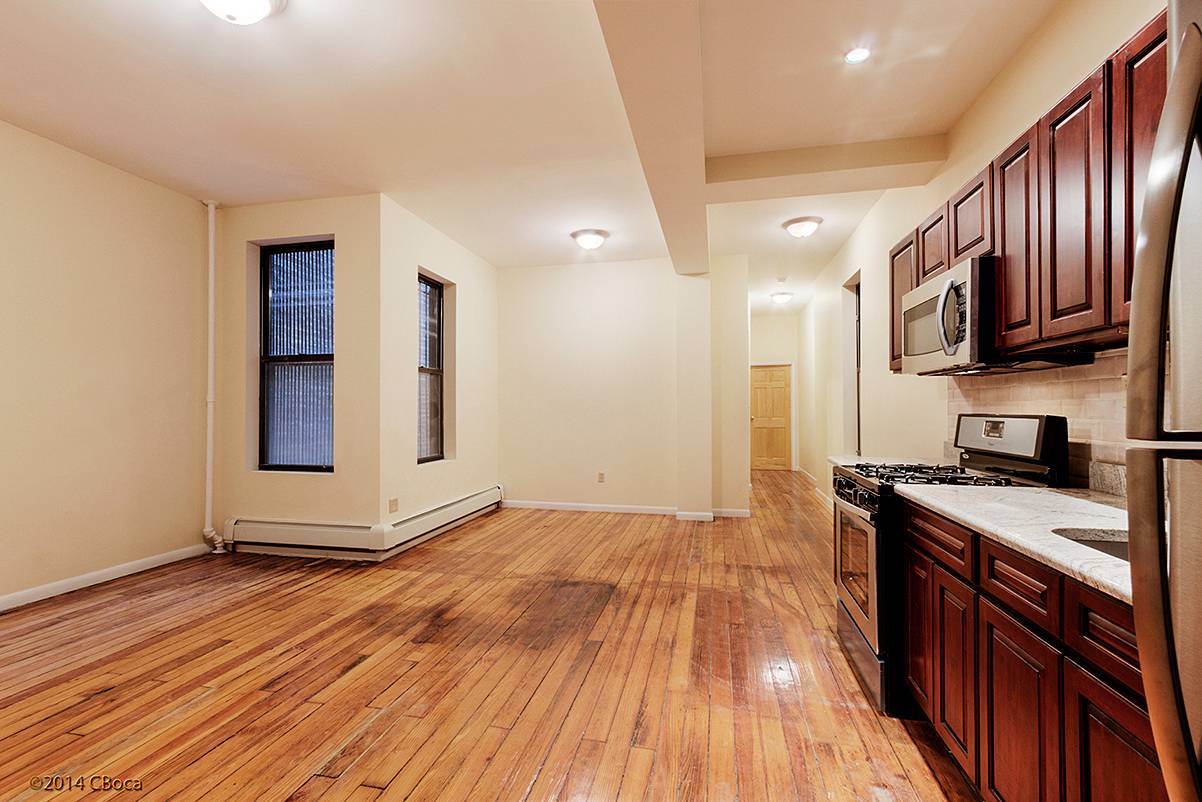 Townhouse 3 Bdrm Duplex with easy extra room conversion is availableExquisite new renovations throughout.