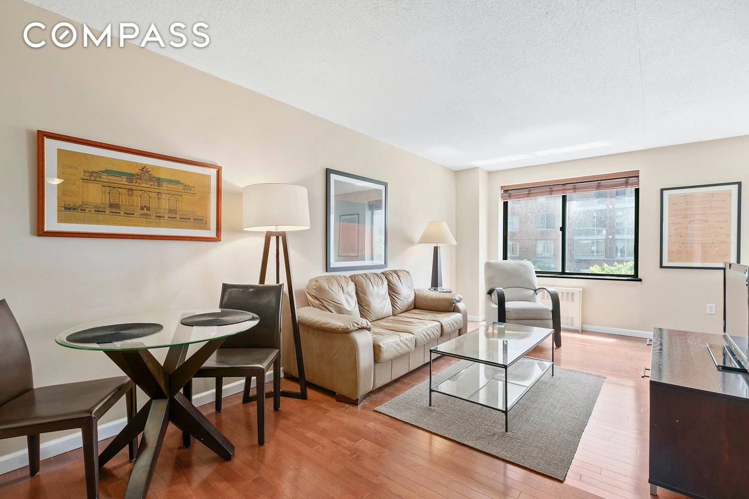Beautifully furnished alcove studio junior 1 bed in the heart of Battery Park City, just steps away from the financial district.