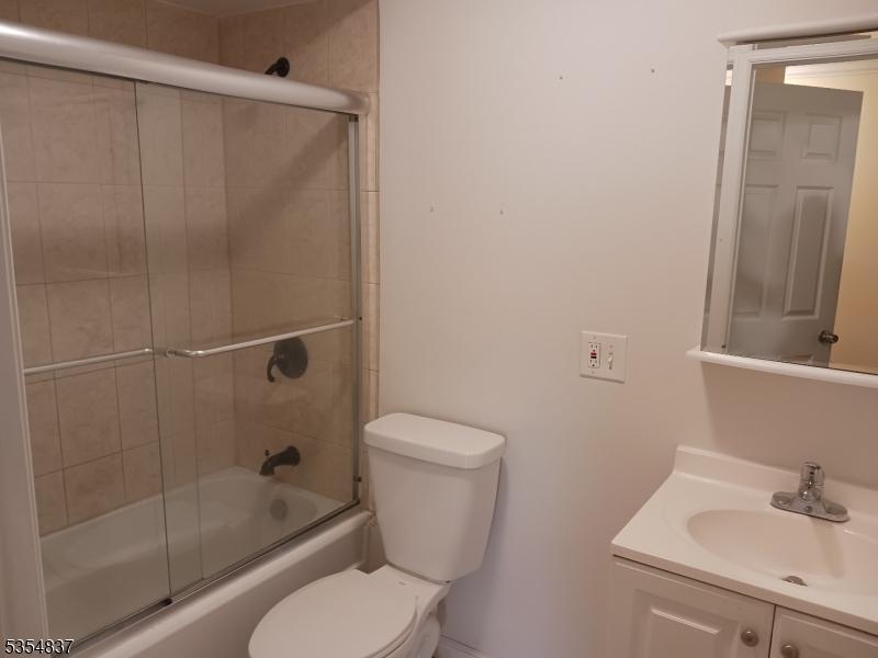 Apt 5 Bathroom