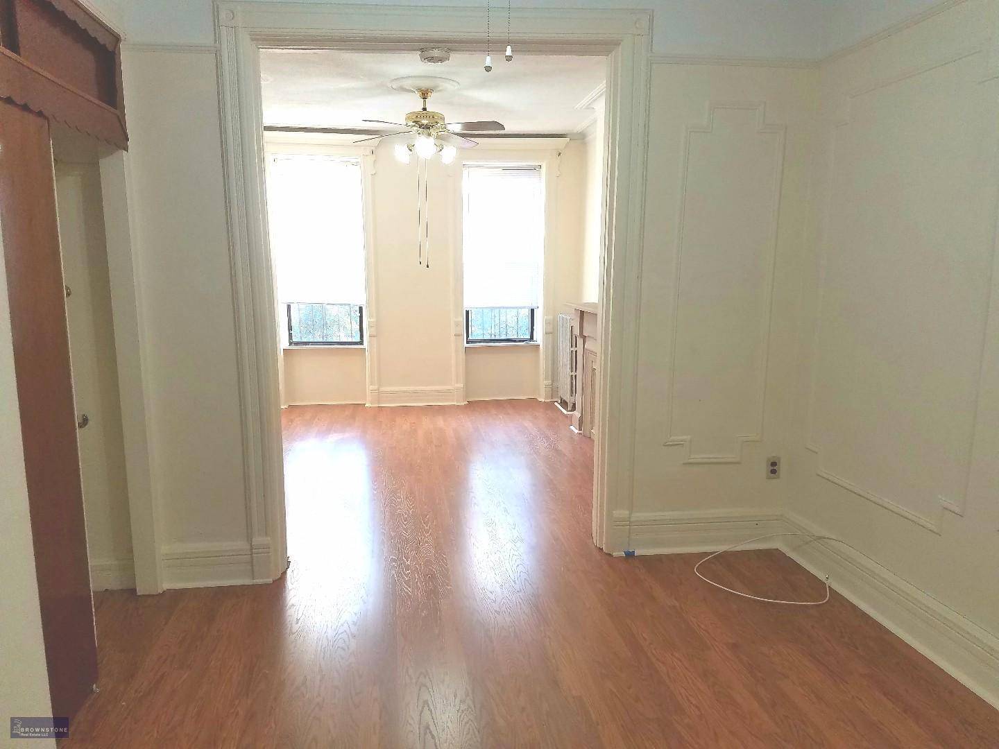 NO FEE ! Sunny and spacious one bedroom plus den plus office apartment on great block located in the Center Slope Gowanus border.
