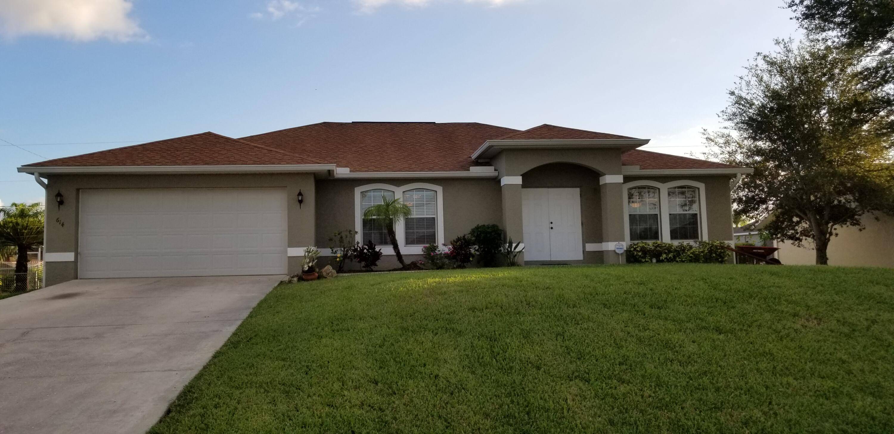 ! ! LOCATION, LOCATION, THIS BEAUTIFUL AND WELL KEPT ready to move in home located in a convenient and desirable SW Cape Coral location !