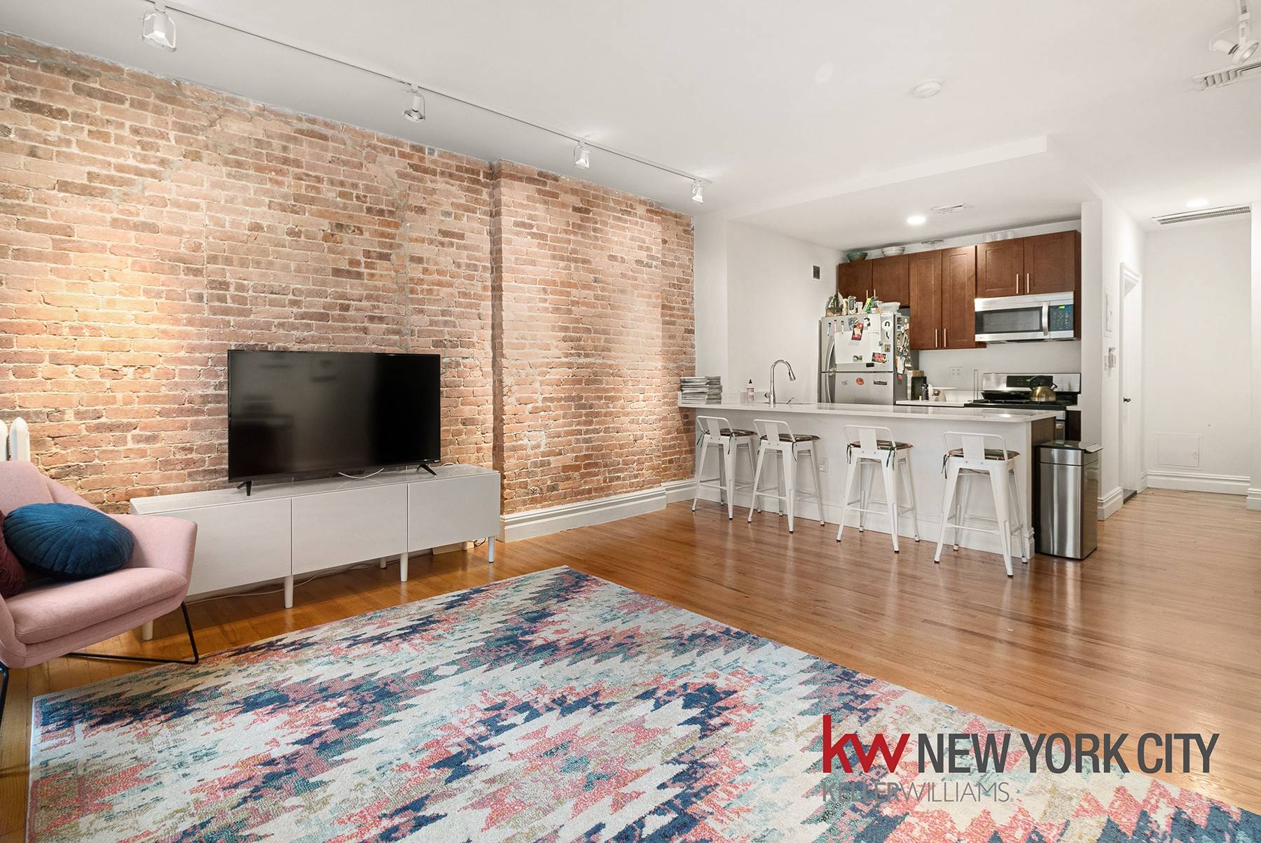 Welcome to this breathtaking one bedroom in the vibrant Brooklyn Heights !