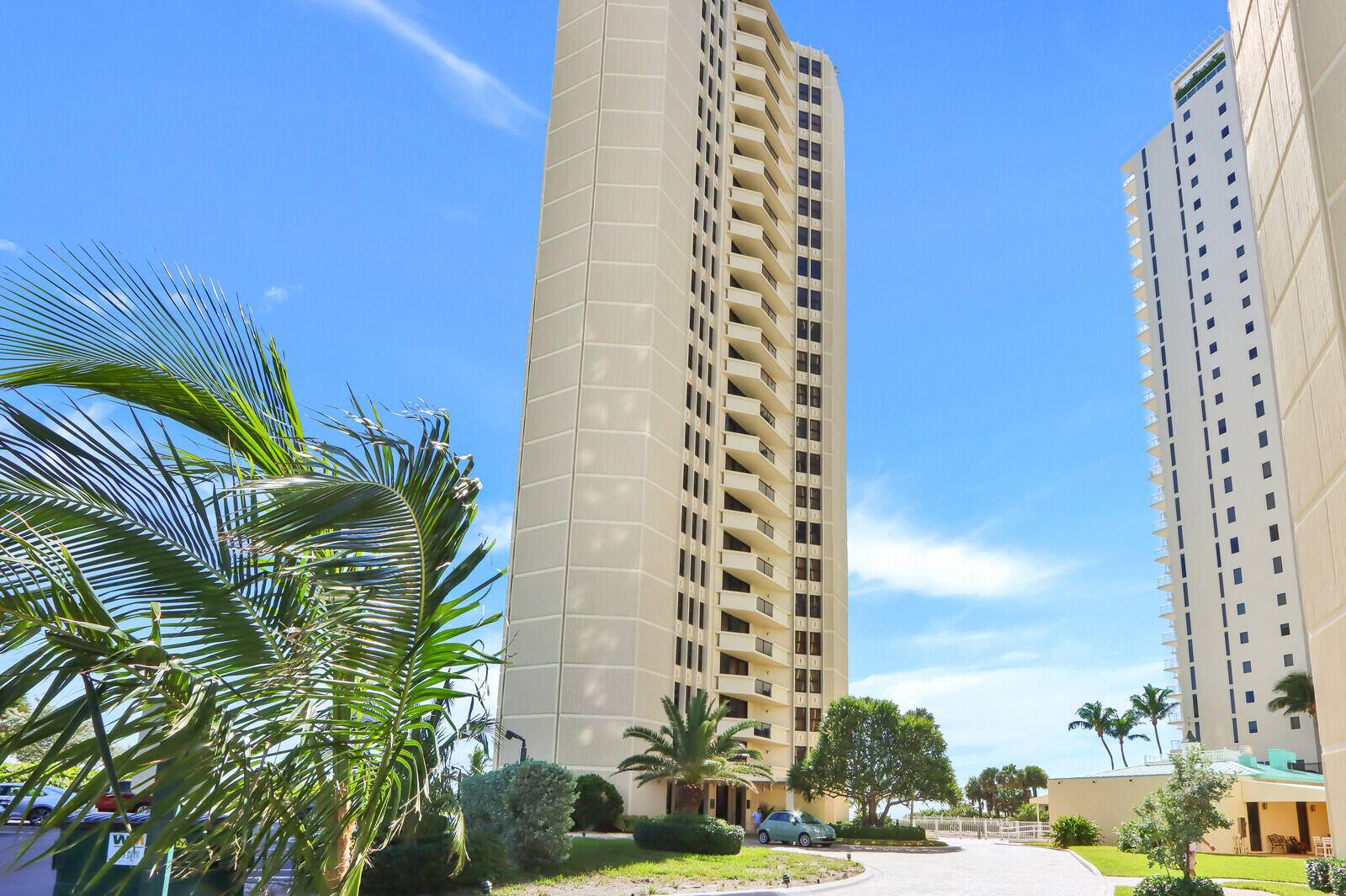 SEASONAL RENTAL Phoenix Towers 2 2 Great location, views of the ocean from balcony and rooms.