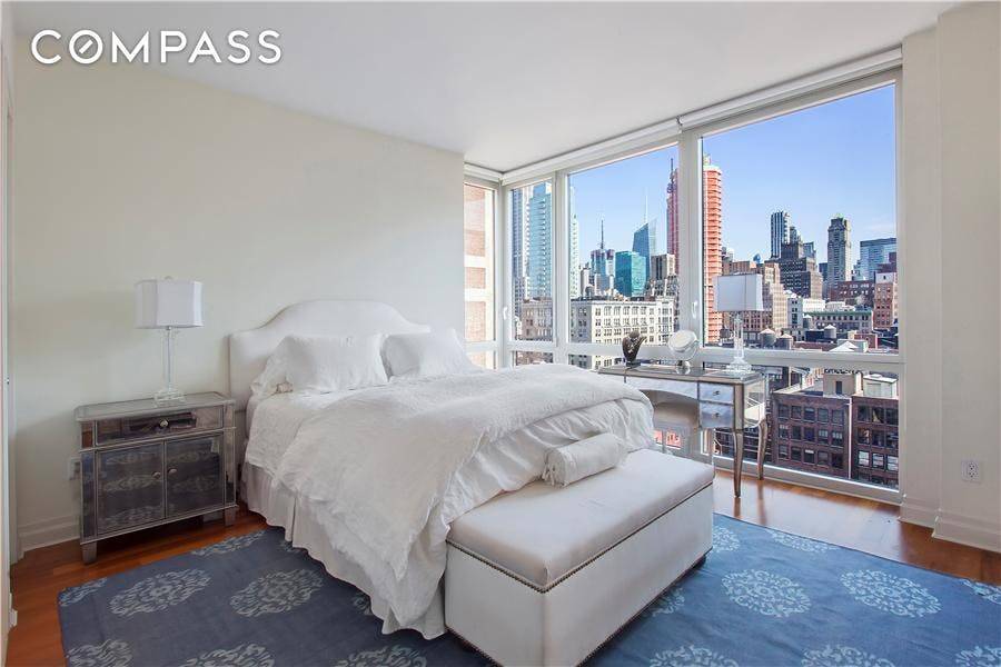 Welcome home to this 2 bedroom 2 bathroom apartment with panoramic views of the city from floor to ceiling windows on the 21st floor.