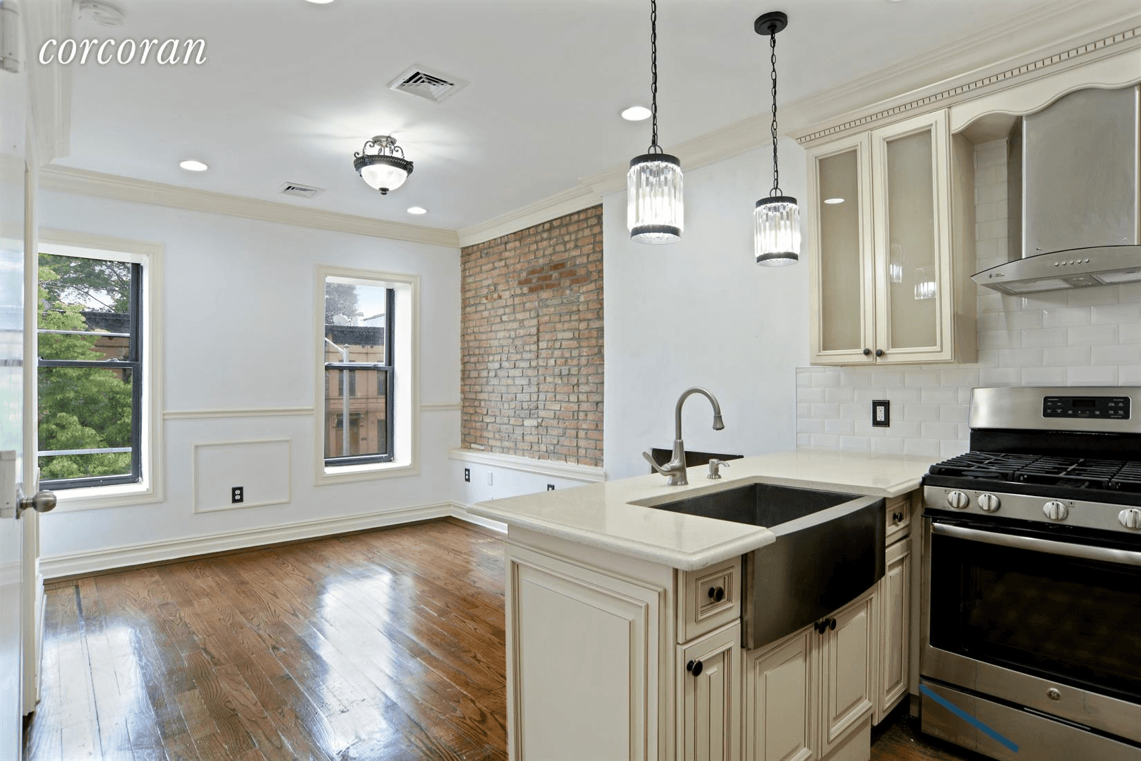 Welcome to 829 Putnam apt 2 a beautiful Parlor level apartment in a classic Brooklyn brownstone in historic Stuyvesant Heights.