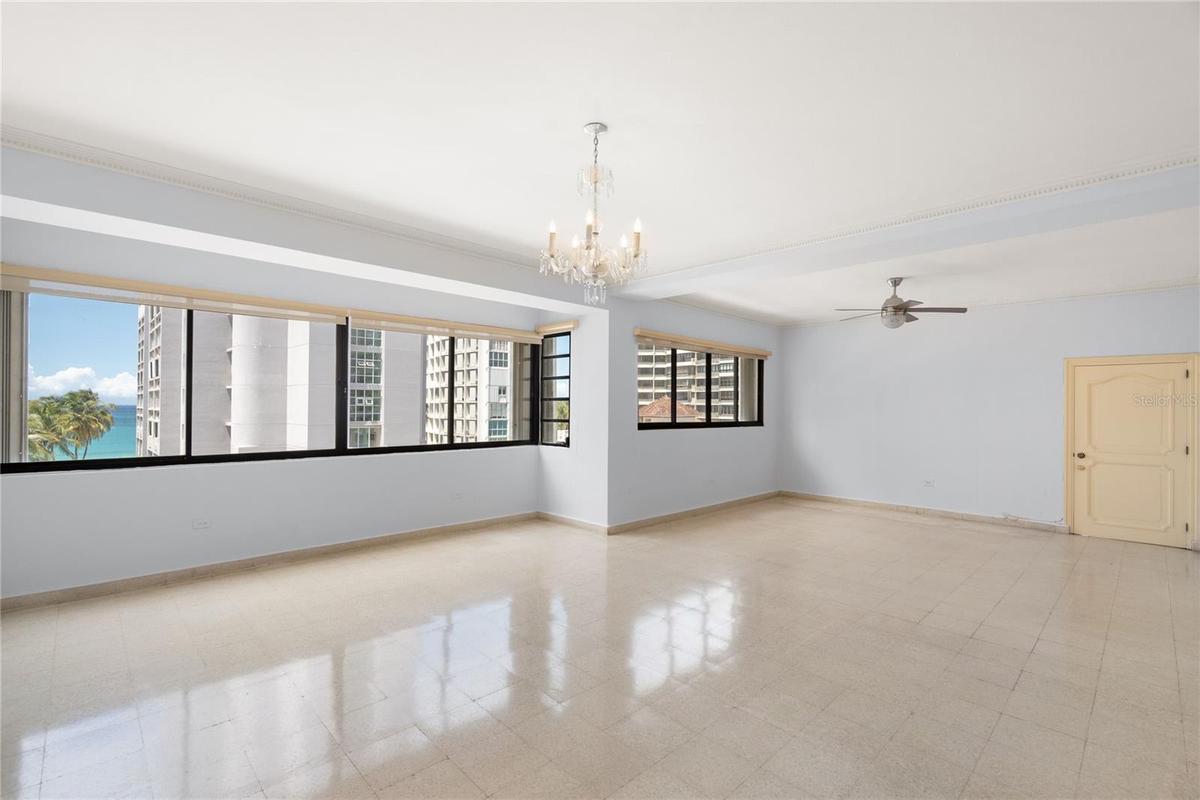 Kings Terrace 5E | Living Room