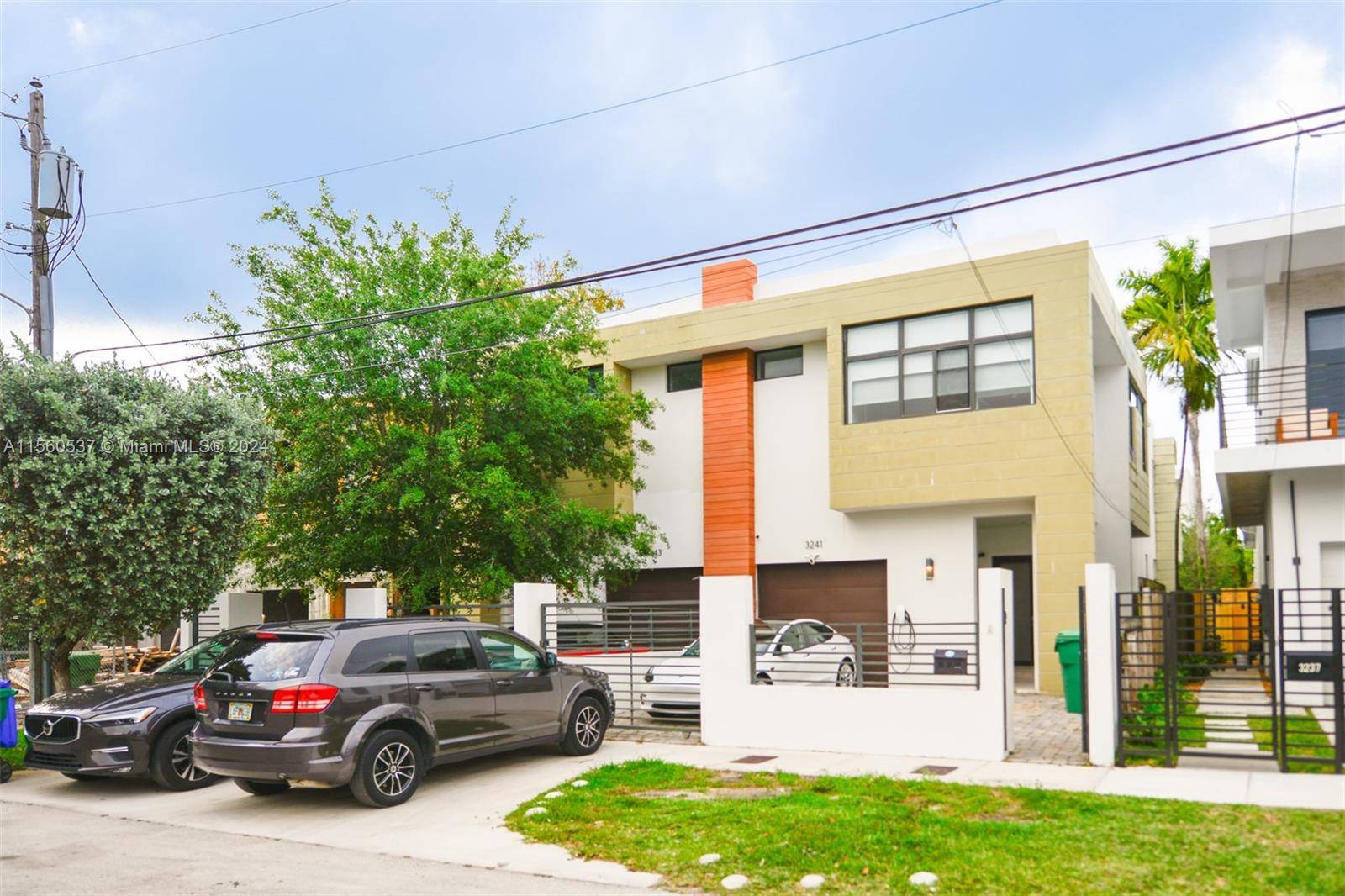 ChatGPT Gorgeous townhome situated in an exceptional spot within Coconut Grove.