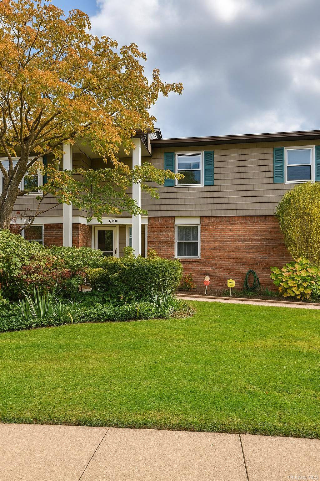 17 Alex Lane, located towards the end of a private cul de sac, is a bright 3 bedroom, 2 bathroom home.