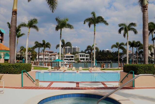 Live the Resort Lifestyle !