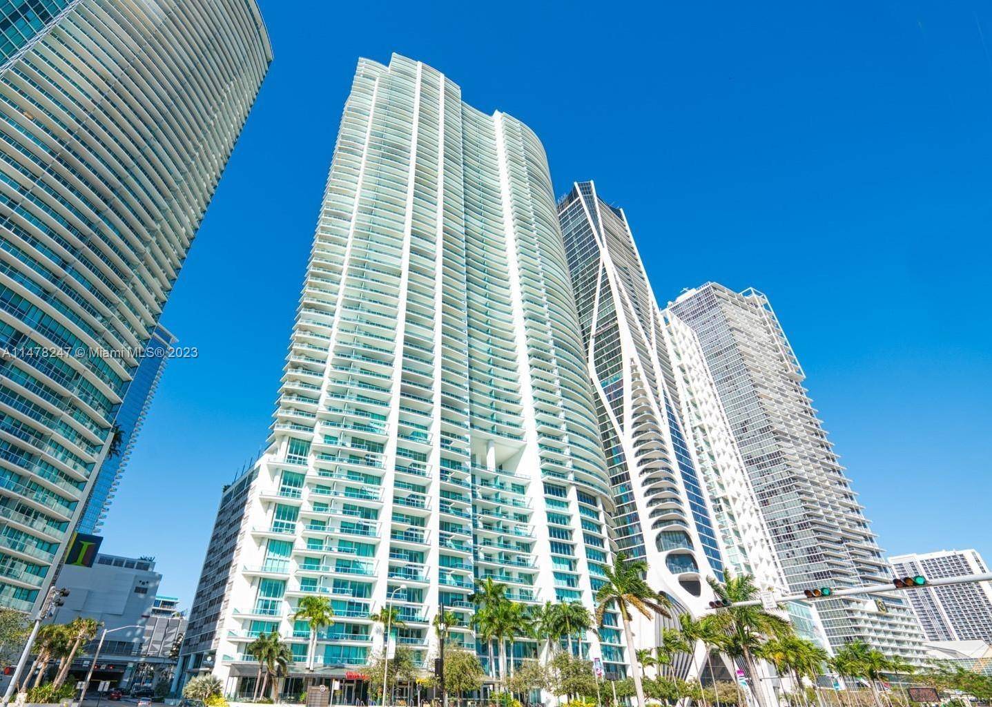 FLOW THROUGH UNIT AT 900 BISCAYNE ON THE 59TH FLOOR !