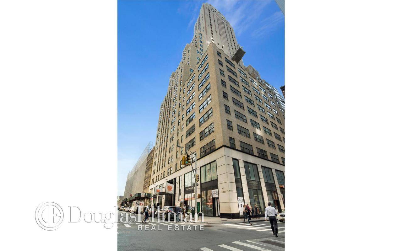 Enjoy your own oasis in downtown Manhattan in this one of a kind chic, designer home with studio sized terrace including an installed water system.