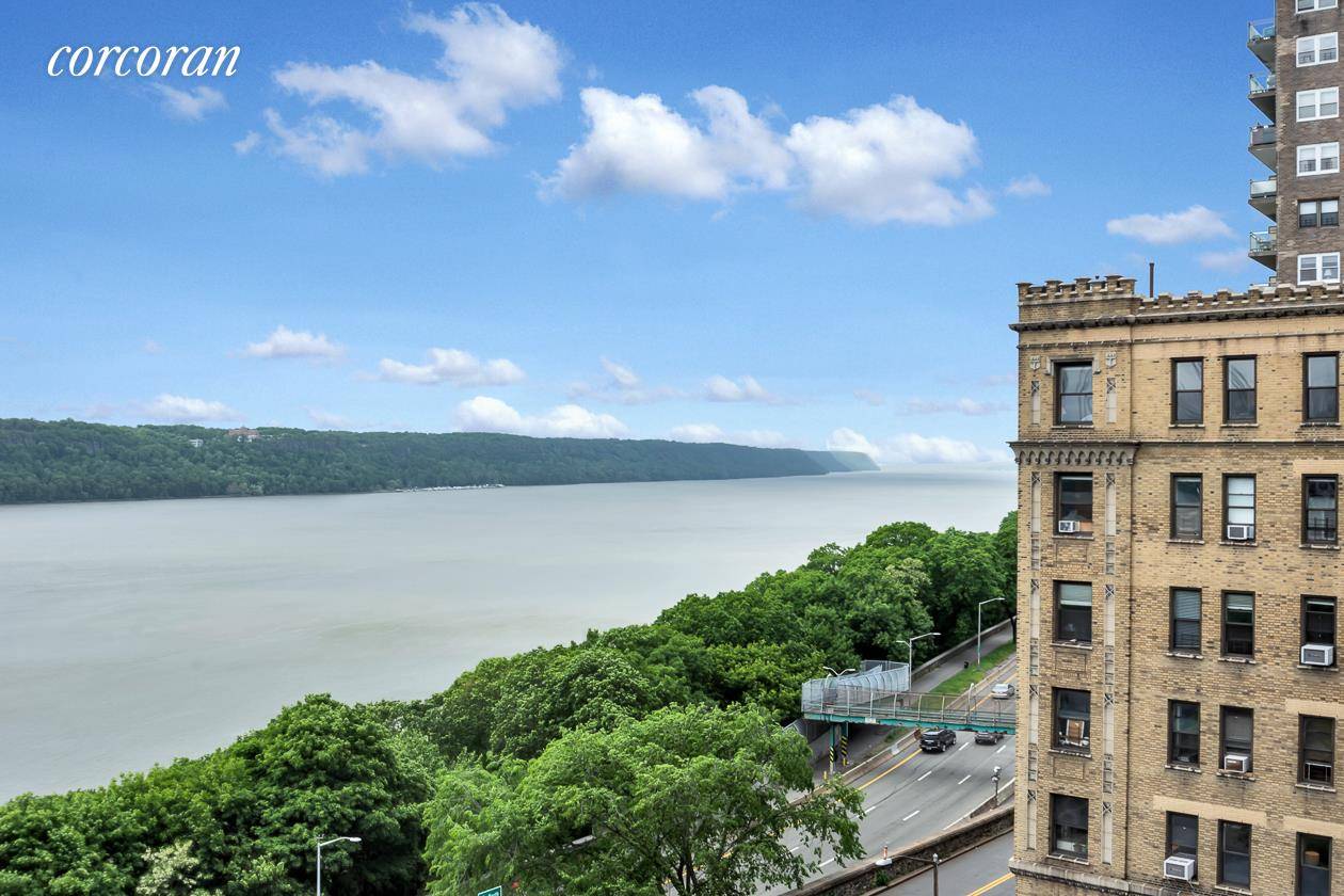 Stunning Hudson River views, and top floor !