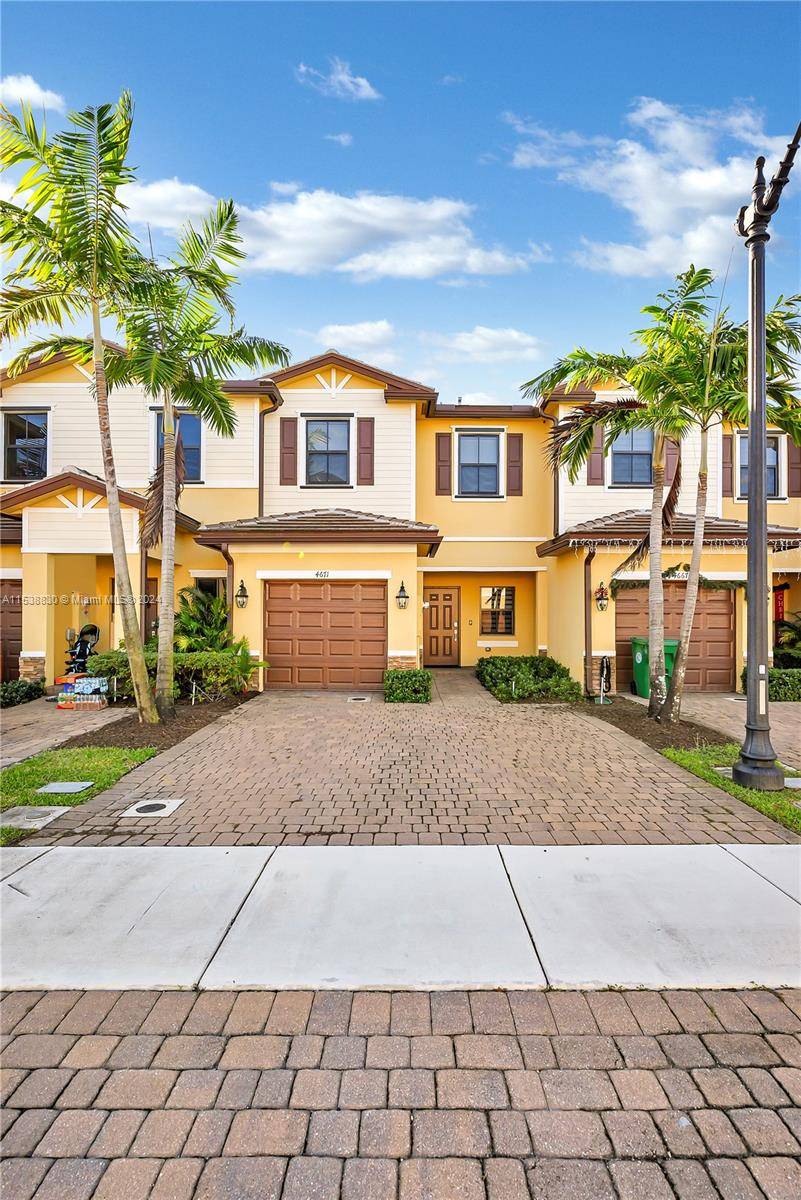 Experience luxury living at its finest in this new townhouse located in the prestigious Palomino Lake community of Davie.