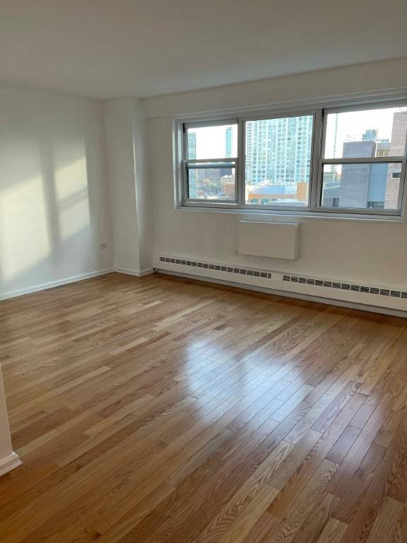 One bedroom, One full bathroom, 740 SF Cooperative Apartment on High Floor with Expansive View at University Towers located in Downtown Brooklyn.