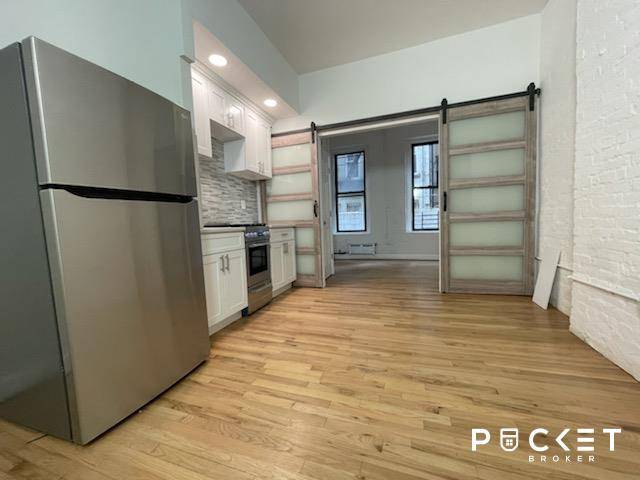 Located right in the heart of the east village, don t miss this apartment !