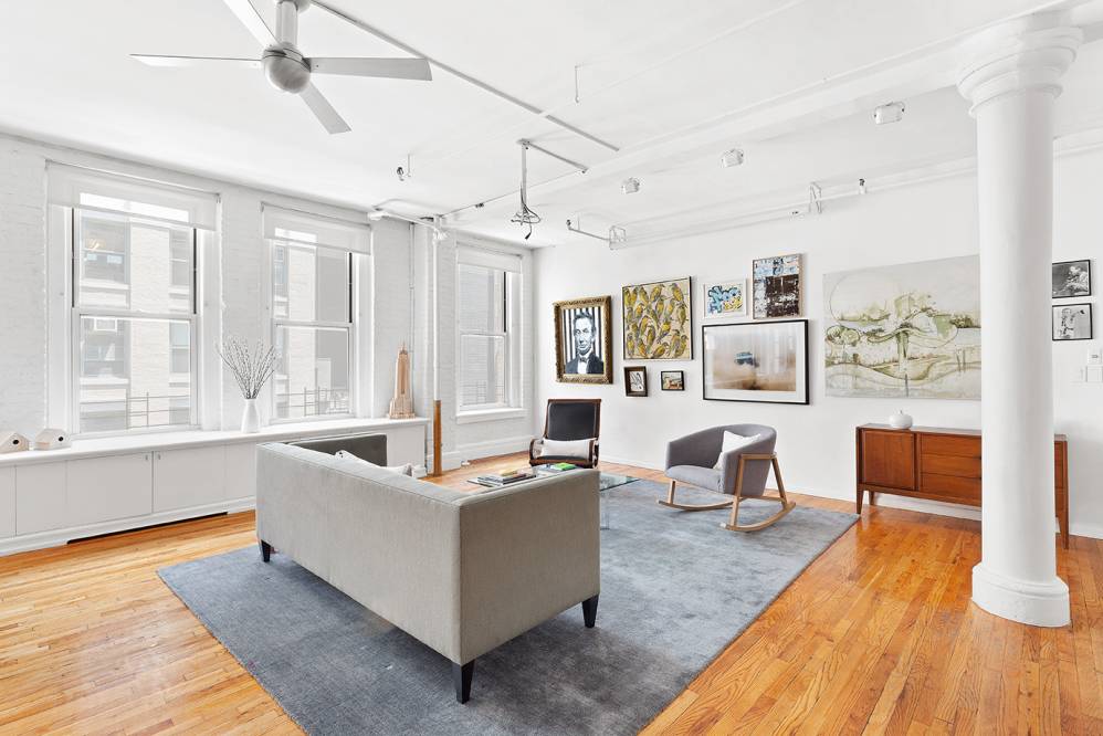 Virtual Tour Available Upon Request At the crossroads of Nomad and Flatiron, this residence features many of the highly sought after characteristics of a quintessential loft.