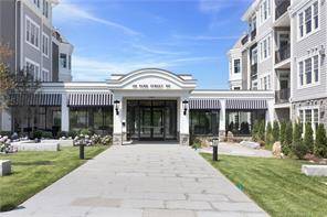 Experience a new vision of sophisticated single level living at the Vue New Canaan, an exciting new premier luxury condominium community located in the heart of New Canaan.